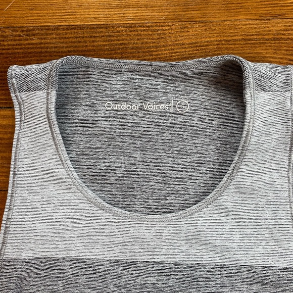 Outdoor voices slashback grey crop tank - Picture 3 of 3